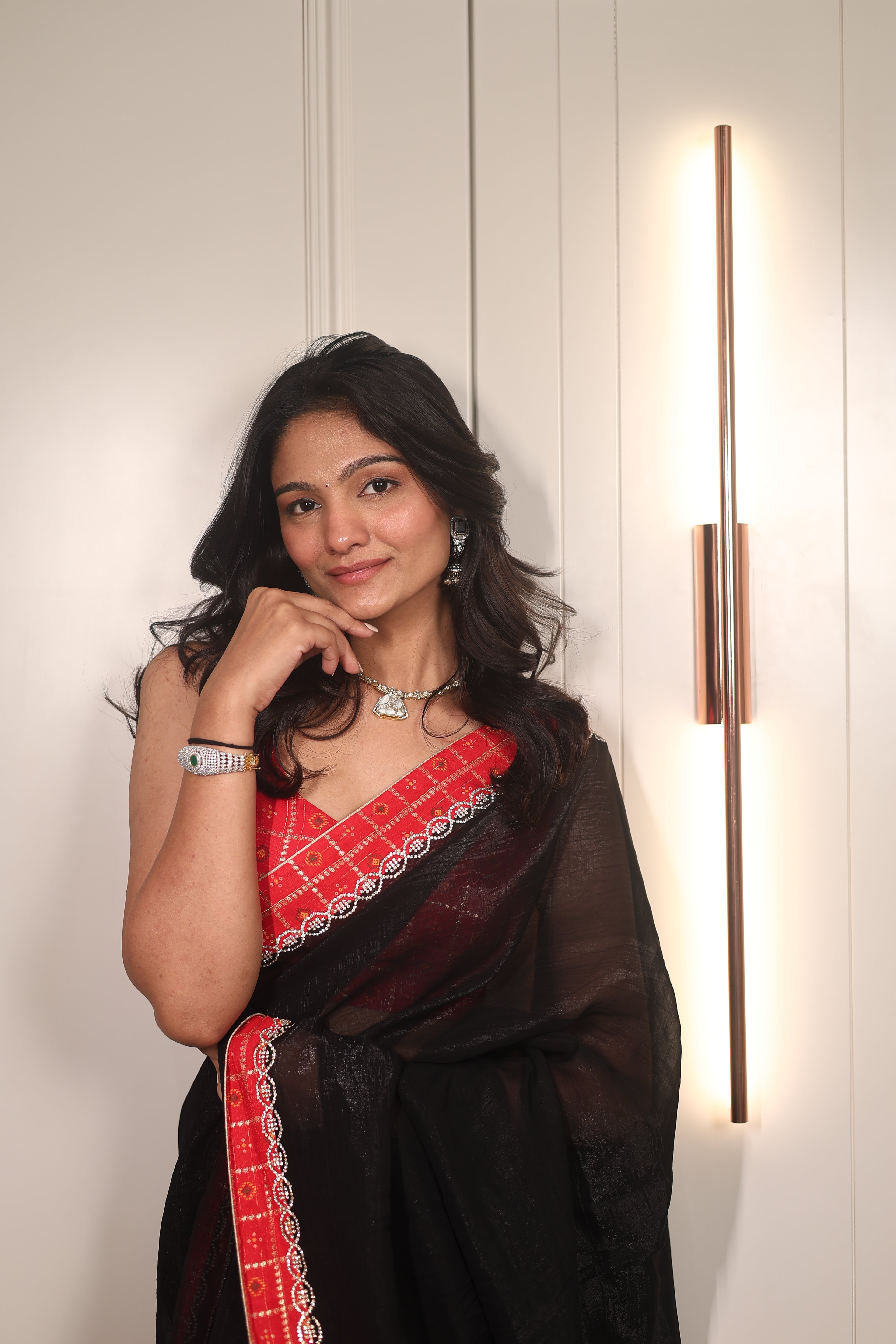 Black Linen Silk Saree with Red Bandhani Border & Foil Work Blouse – Elegant Festive & Party Wear Saree for Women