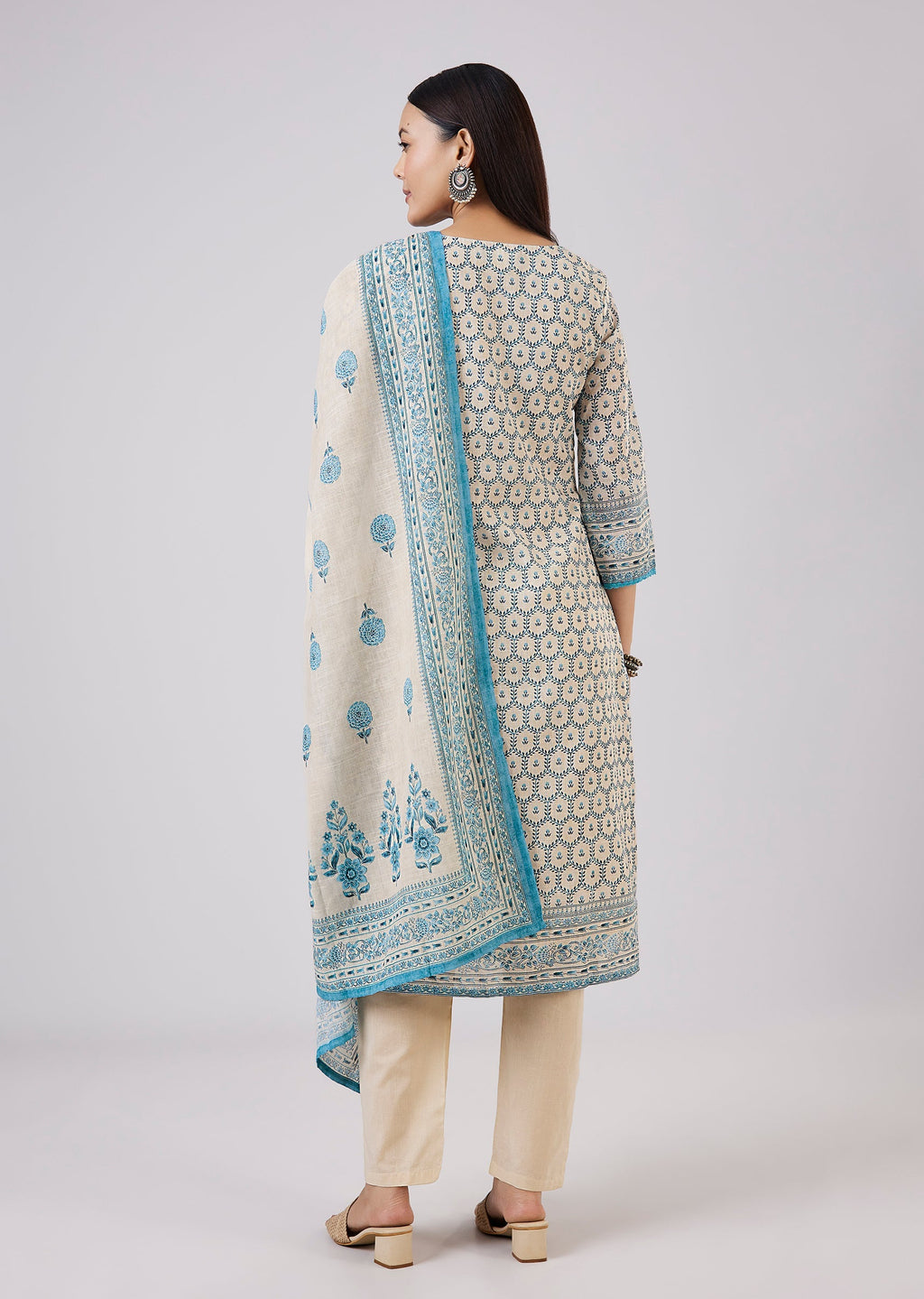 Blue Linen Kurta Set With Sequins And Thread Work