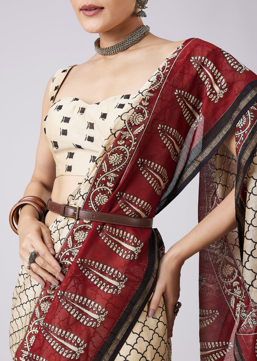 Cream Colorblock Printed Saree with Unstitched Blouse