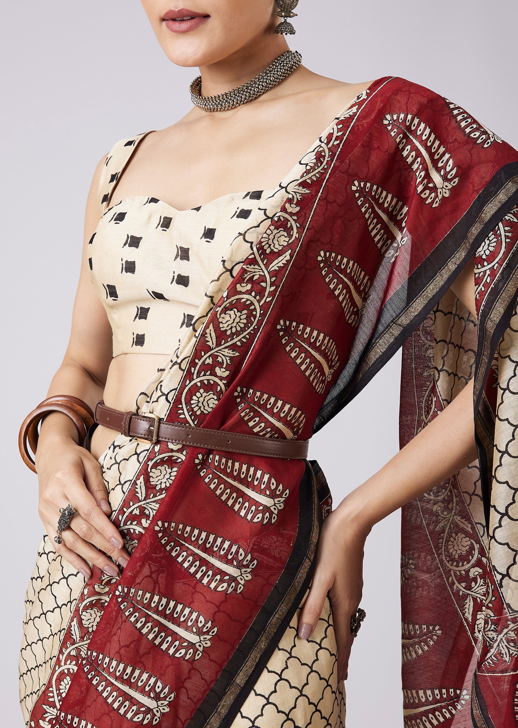 Cream Colorblock Printed Saree with Unstitched Blouse