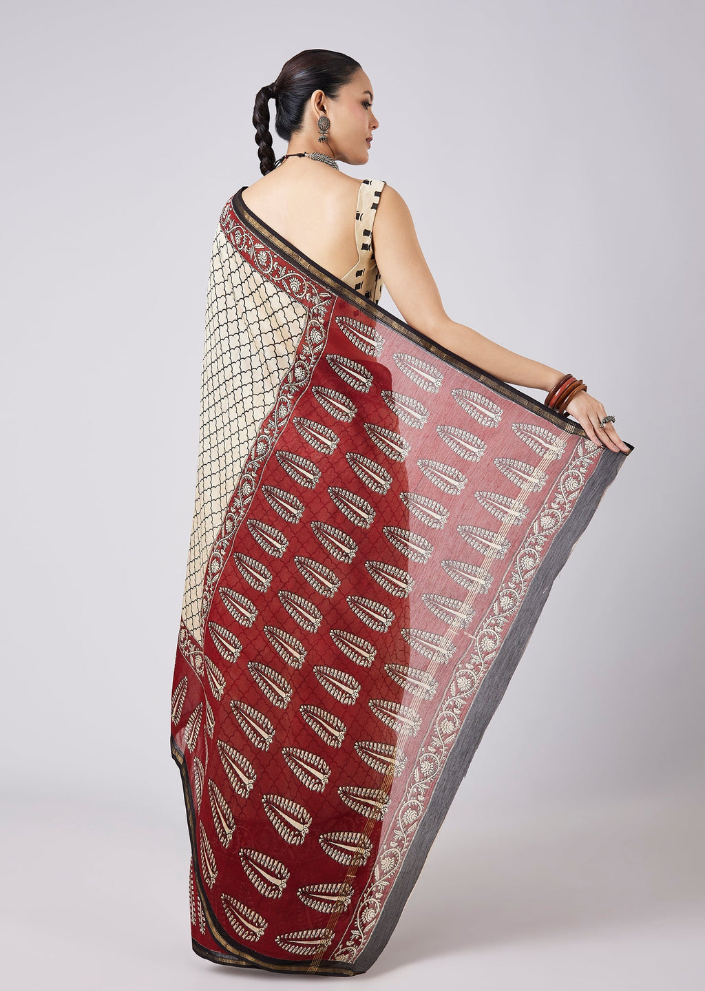Cream Colorblock Printed Saree with Unstitched Blouse