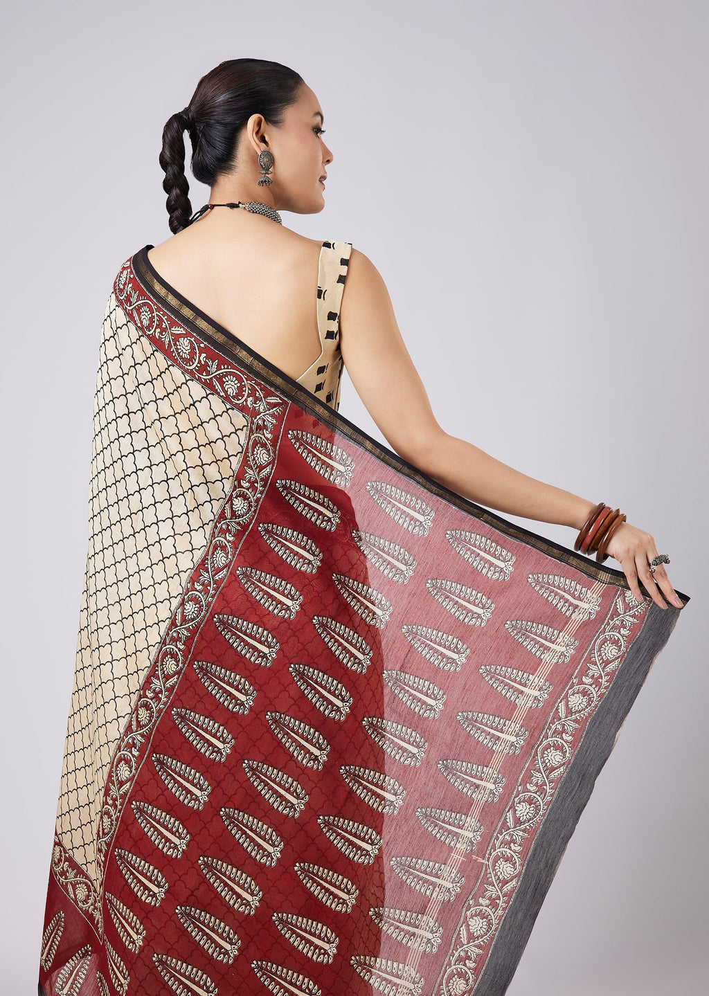 Cream Colorblock Printed Saree with Unstitched Blouse